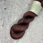 Preview: Sibaya Aubergine – dunkle violette Farbwelt als Inspiration zum pflanzengefärbten Yak-Seide-Garn
