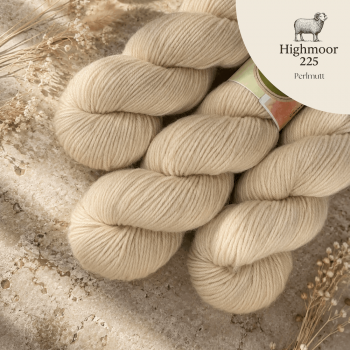 Highmoor 225 Perlmutt, handgefärbte pflanzengefärbte Wolle von Crenali handmade in hellem Beige bis Weiß