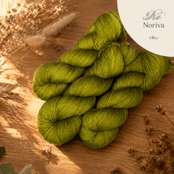 Noriva 400 - Olive | pflanzengefärbte Sockenwolle
