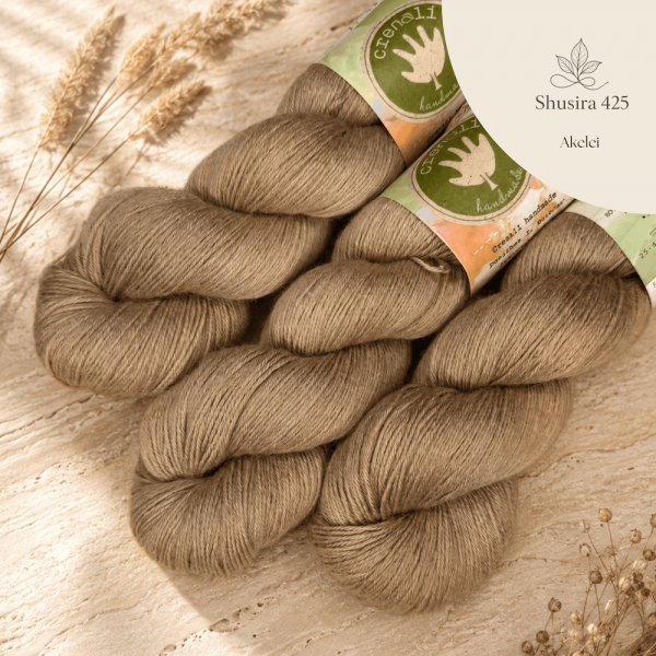 Shusira Akelei – pflanzengefärbte Sockenwolle aus Merino extrafine, Maulbeerseide und Ramie
