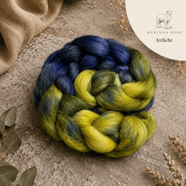 Pflanzengefärbter Merino-Seide Kammzug in der Färbung Irrlicht mit sanft schimmernden Spinnfasern
