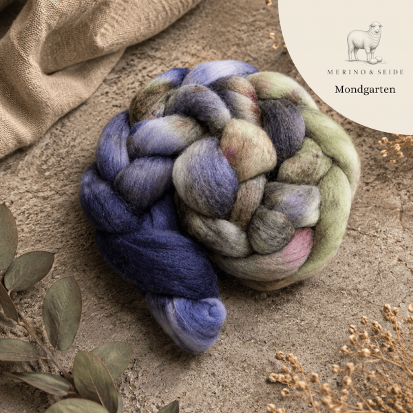 Pflanzengefärbtes Merino-Seide Wölkchen in der Farbe Mondgarten aus Schurwolle und Seide